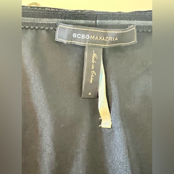 BCBG MAX AZRIA “RIVE” GOLD METALLIC BLACK MINI PLEATED DRESS. Size Small - Picture 6 of 10